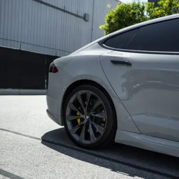 Gloss Chalk White Unplugged Performance Tesla Model S P100D