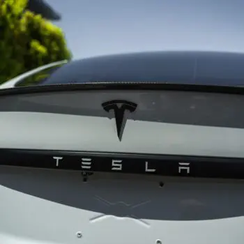 Gloss Chalk White Unplugged Performance Tesla Model S P100D
