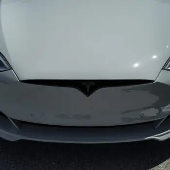 Gloss Chalk White Unplugged Performance Tesla Model S P100D