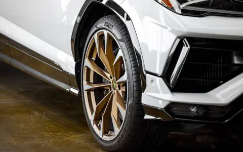 Balloon White Lamborghini Urus