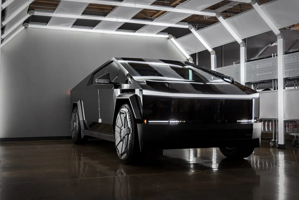 Tesla Cybertruck – Gloss Black Colored PPF, Ceramic coating, Matte black Foundation Series decals
