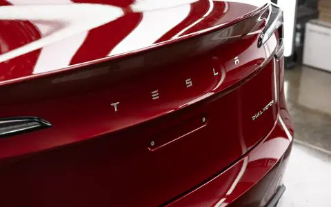 Ultra Red Highland Model 3 - High-gloss machine polish and Ceramic coating