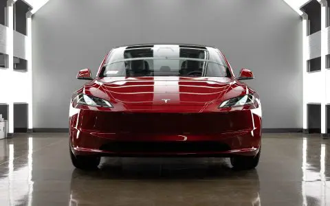 Ultra Red Highland Model 3 - High-gloss machine polish and Ceramic coating