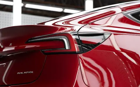 Ultra Red Highland Model 3 - High-gloss machine polish and Ceramic coating
