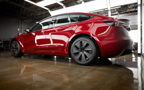 Ultra Red Highland Model 3 - High-gloss machine polish and Ceramic coating