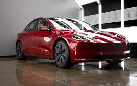Ultra Red Highland Model 3 - High-gloss machine polish and Ceramic coating
