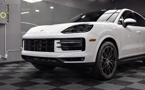 White Porsche Cayenne - Full front-end XPEL Ultimate Plus PPF 10 White Porsche Cayenne - Full front-end XPEL Ultimate Plus PPF