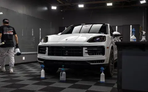 White Porsche Cayenne - Full front-end XPEL Ultimate Plus PPF 2 White Porsche Cayenne - Full front-end XPEL Ultimate Plus PPF