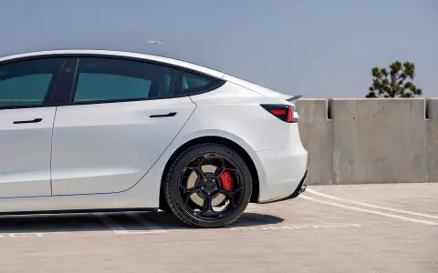 White Highland Model 3 Performance - Full front-end XPEL Ultimate Plus PPF 13 White Highland Model 3 Performance - Full front-end XPEL Ultimate Plus PPF