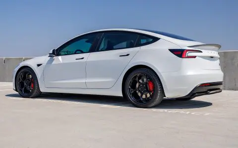 White Highland Model 3 Performance - Full front-end XPEL Ultimate Plus PPF 14 White Highland Model 3 Performance - Full front-end XPEL Ultimate Plus PPF