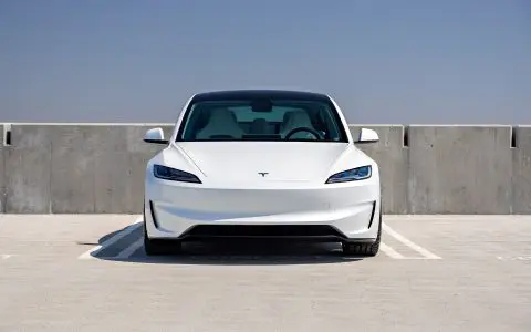 White Highland Model 3 Performance - Full front-end XPEL Ultimate Plus PPF 18 White Highland Model 3 Performance - Full front-end XPEL Ultimate Plus PPF