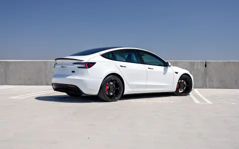 White Highland Model 3 Performance - Full front-end XPEL Ultimate Plus PPF 20 White Highland Model 3 Performance - Full front-end XPEL Ultimate Plus PPF