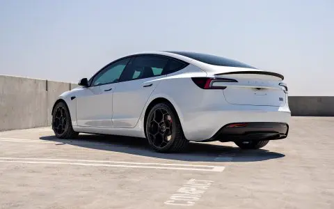 White Highland Model 3 Performance - Full front-end XPEL Ultimate Plus PPF 22 White Highland Model 3 Performance - Full front-end XPEL Ultimate Plus PPF