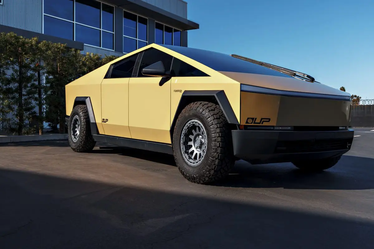 Dune Tesla Cybertruck – Full vehicle FlexiShield Dune Colored PPF