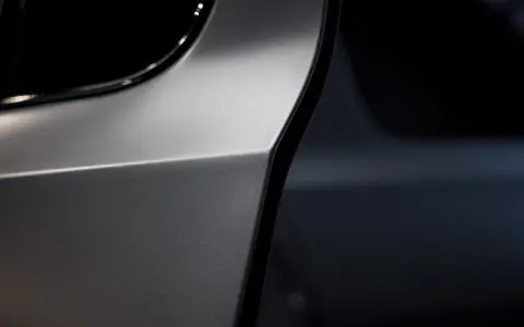 Stealth Rivian Gen2 R1S - XPEL Stealth PPF and Emblem blackout replacement
