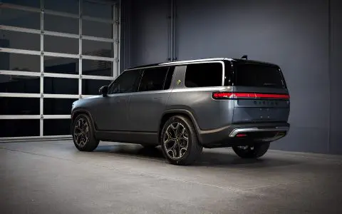 Stealth Rivian Gen2 R1S - XPEL Stealth PPF and Emblem blackout replacement