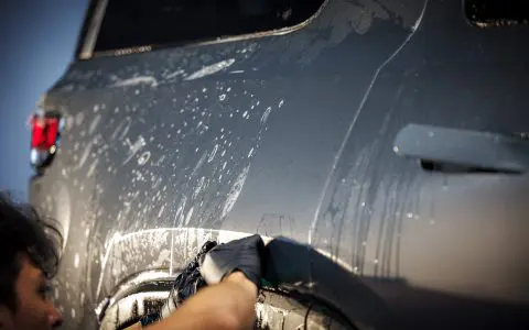 Stealth Rivian Gen2 R1S - XPEL Stealth PPF and Emblem blackout replacement