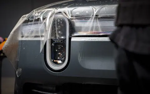 Stealth Rivian Gen2 R1S - XPEL Stealth PPF and Emblem blackout replacement
