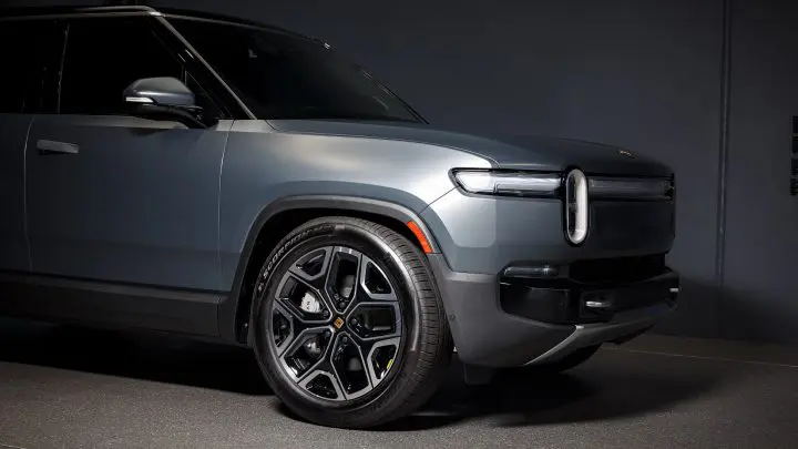 Rugged Luxury Meets Electric Innovation: El Cap Granite Rivian R1S Gets XPEL Satin PPF (Paint Protection Film) And Emblem Blackout