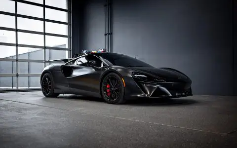 McLaren Artura - Novitec Carbon Fiber Rear Wing install