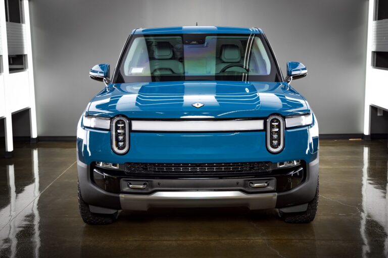 Blue Rivian R1T – Full Window Tint And Ceramic Coating To Give This Electric Offroader More Protection