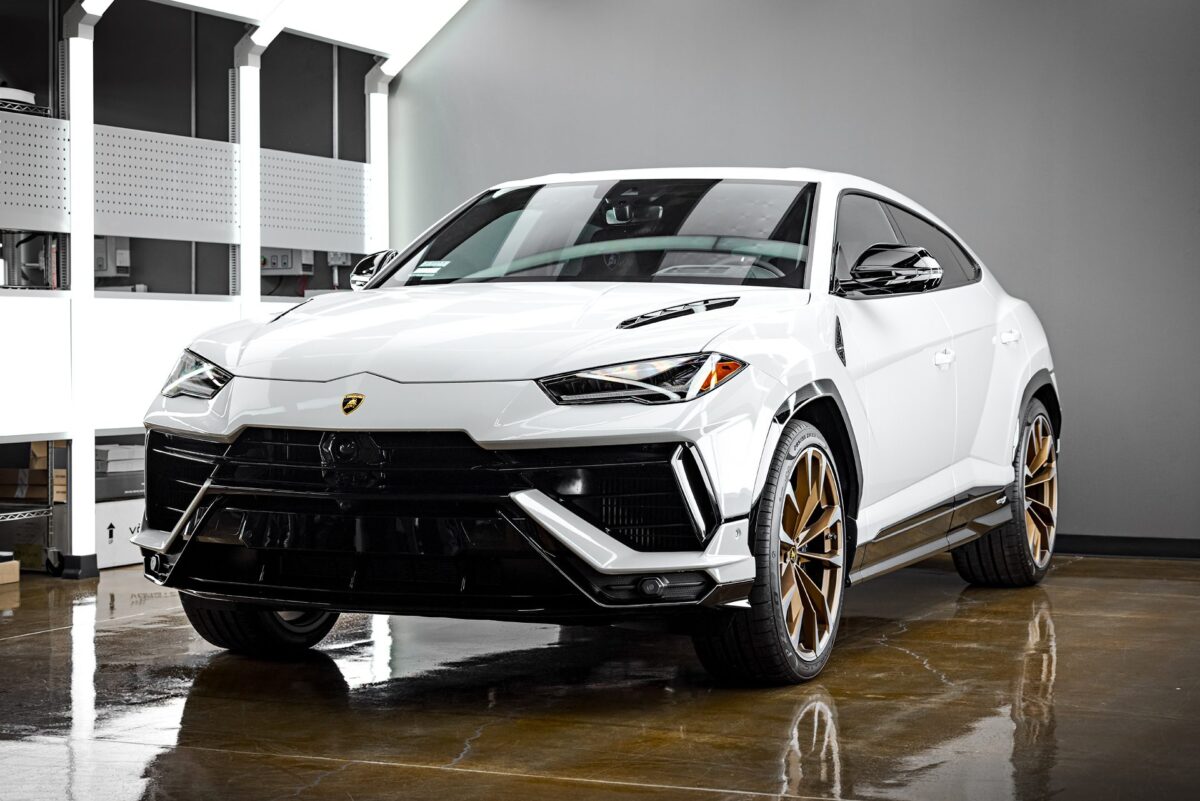 Balloon White Lamborghini Urus – XPEL Ultimate Plus PPF on Headlights