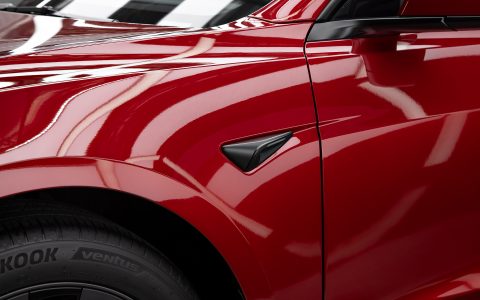 Ultra Red Highland Model 3 - High-gloss machine polish and Ceramic coating