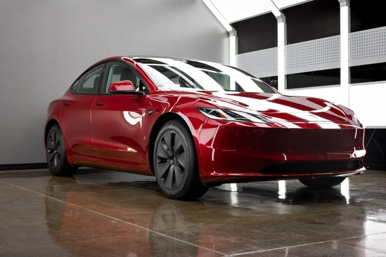 Ultra Red Highland Model 3 – High-gloss machine polish and Ceramic coating