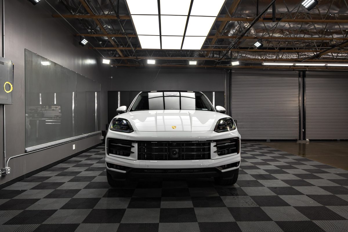 White Porsche Cayenne – Full front-end XPEL Ultimate Plus PPF