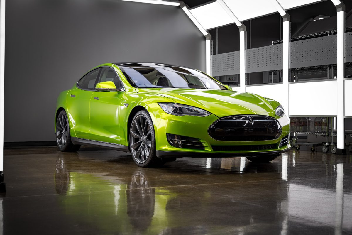 Dynamic Lime Model S – Full Color-Change Wrap in KPMF Metro Gloss Dynamic Lime