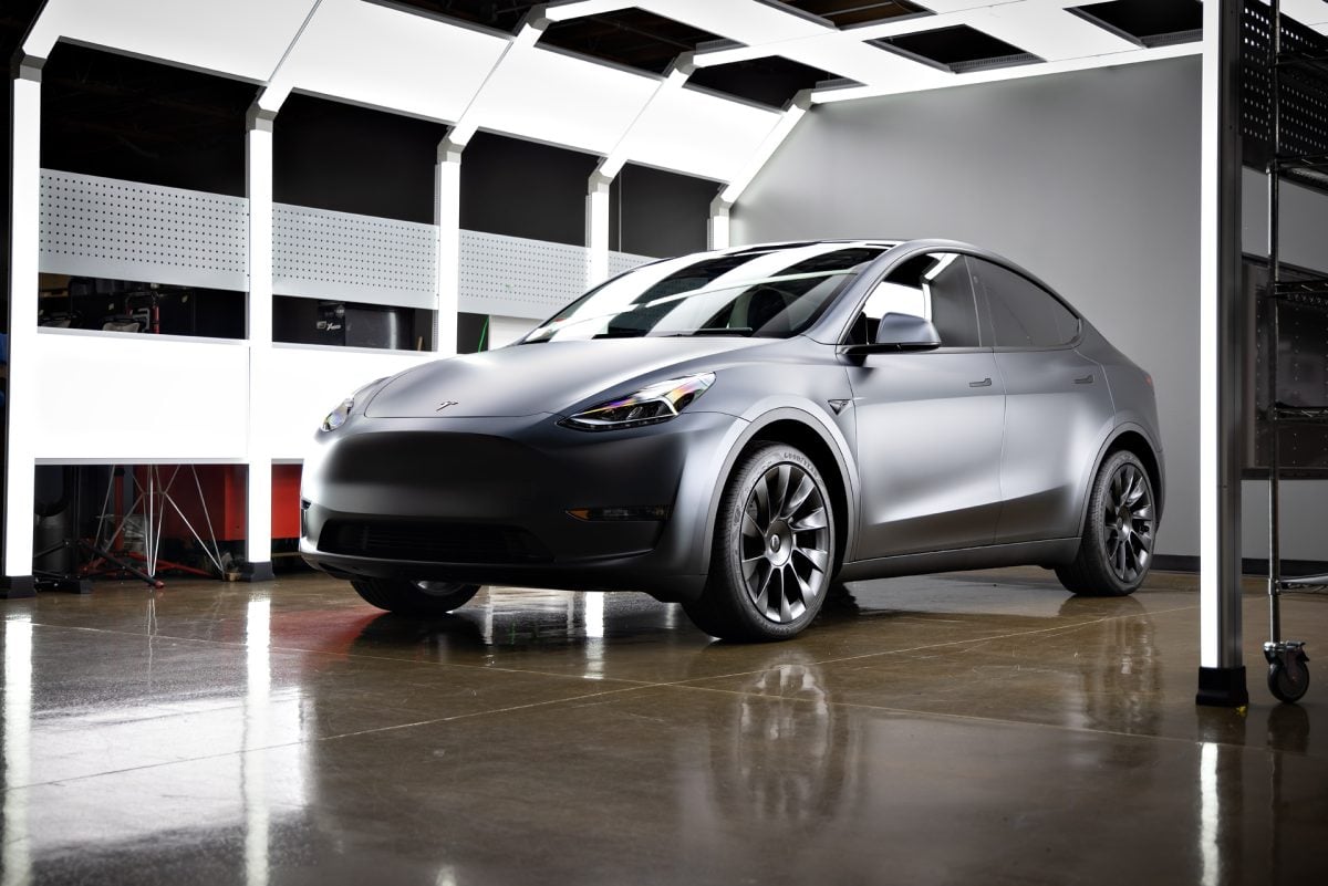 Magnetic Black Model Y – Color-change wrap, Window tint and Emblem blackout