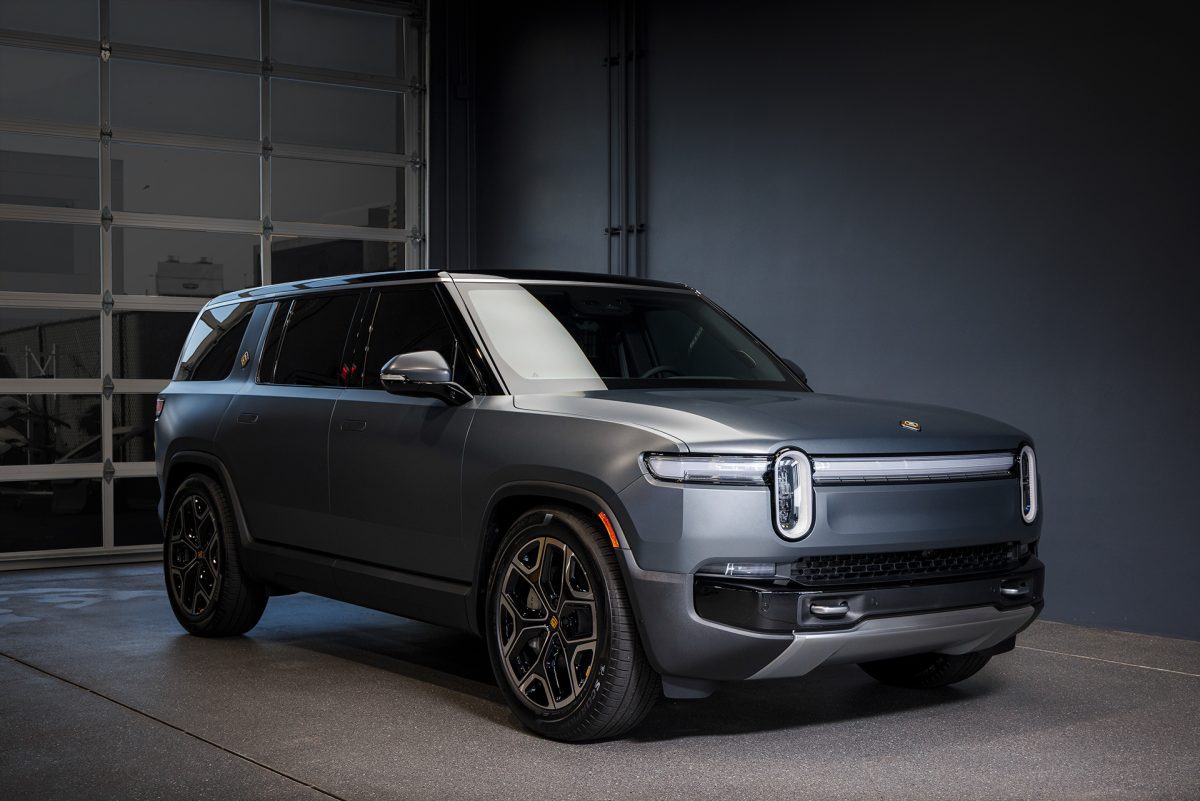 Stealth Rivian Gen2 R1S – XPEL Stealth PPF and Emblem blackout replacement
