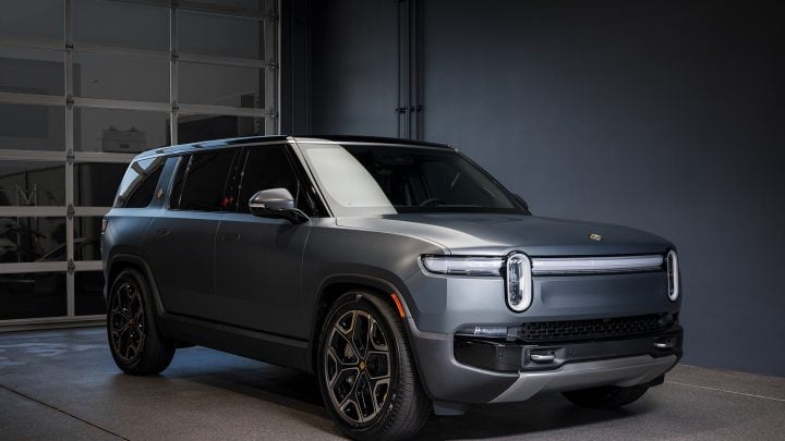 Stealth Rivian Gen2 R1S - XPEL Stealth PPF and Emblem blackout replacement