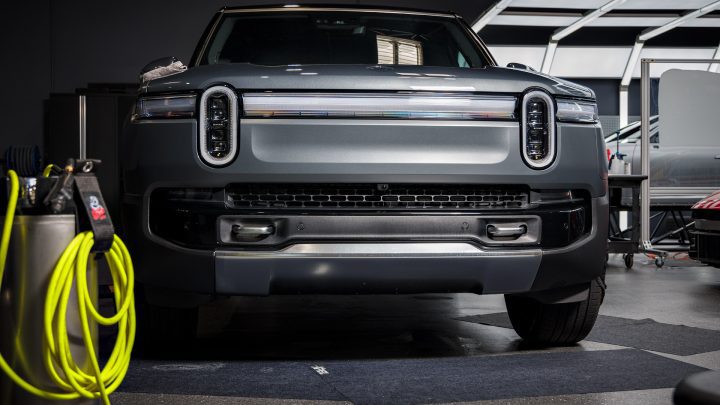 Stealth Rivian Gen2 R1S - XPEL Stealth PPF and Emblem blackout replacement